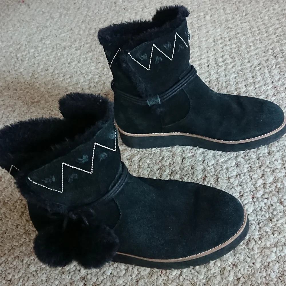 Jack Rogers Vera Suede Pom Pom Boots in black size 7